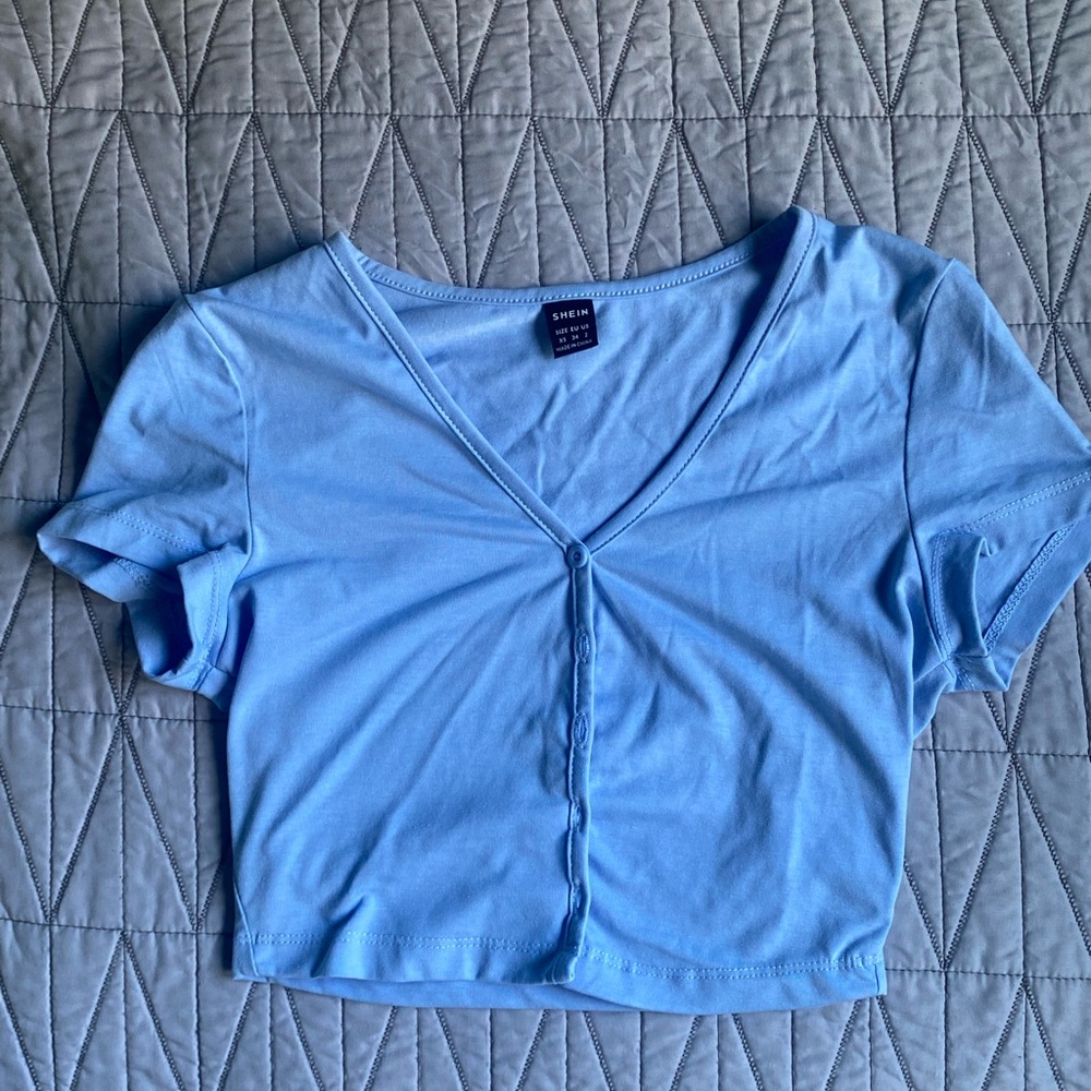SHEIN cropped blue button tee, size XS